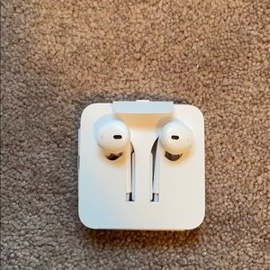 Apple EarPods with lightning connector